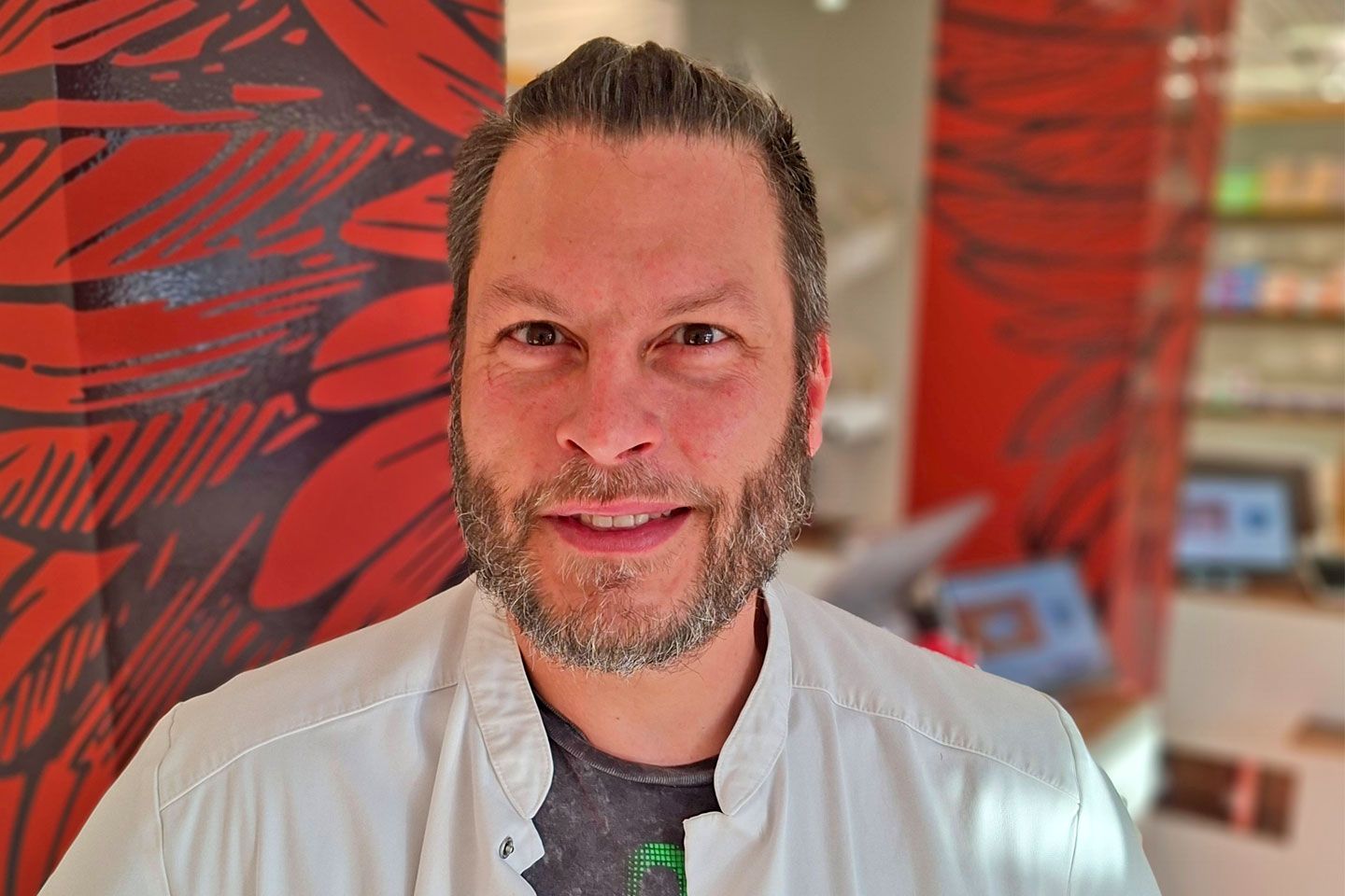 Herr Claußen, Apotheker